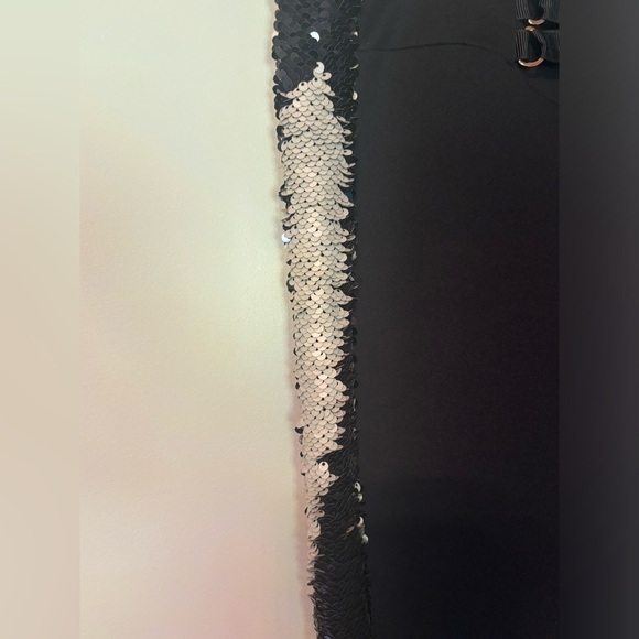 Two’e- 2 pc suit with sequin detailing - Picture 12 of 16